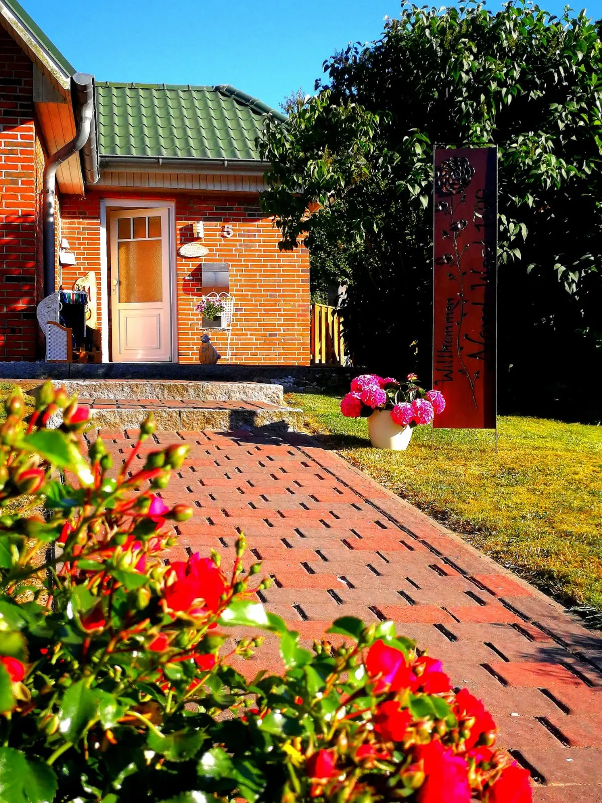 Entrance to the Nord-West 1700 guesthouse on the Kiel Canal